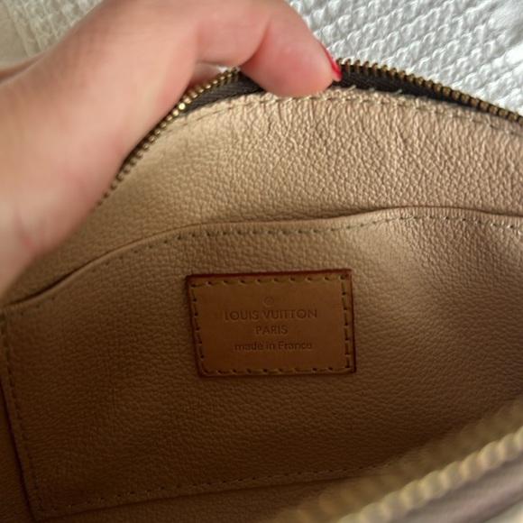 Louis Vuitton Monogram canvas cosmetic pouch - Picture 13 of 14